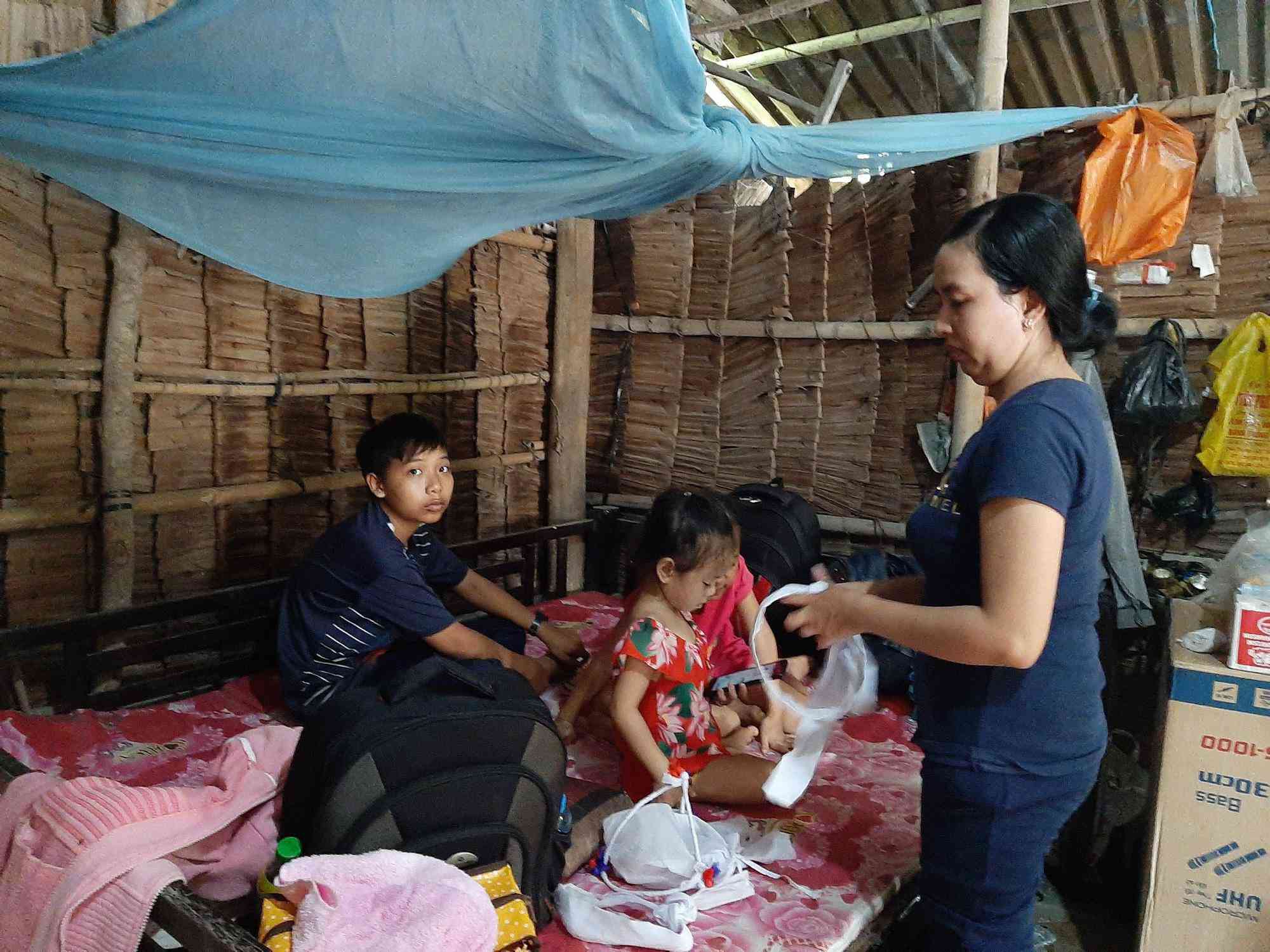 Xót thương 3 anh em mất cả cha lẫn mẹ trước ngày tựu trường - 2