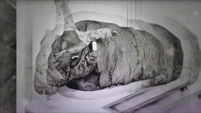 Bí mật kinh hoàng sau khi lật nắp quan tài 90 tấn bằng thuốc nổ - 2