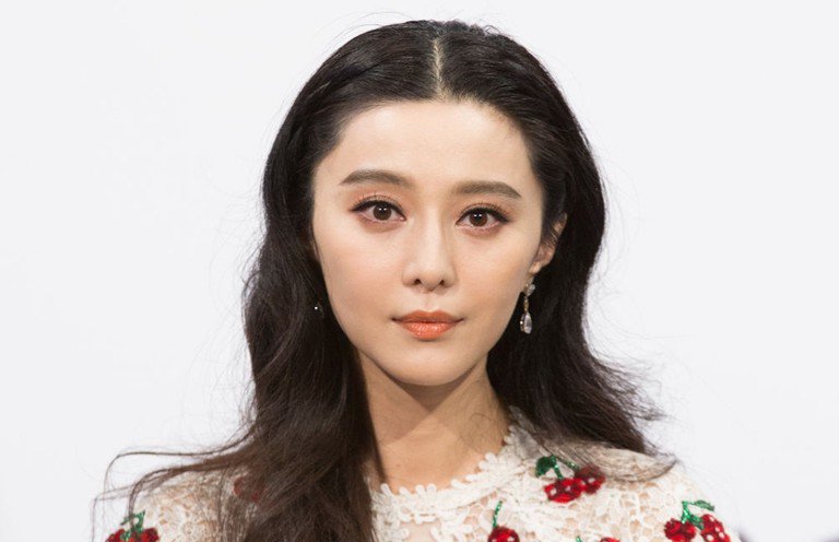 Ngôi sao 24/7: Sau khi bị lộ vòng 2 to bất thường, Phạm Băng Băng lại dính tới án mới - 1