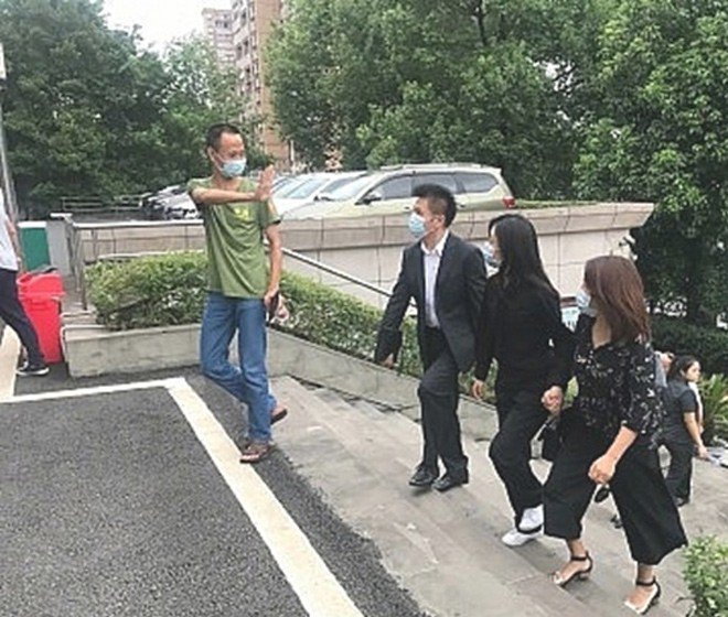 Ngôi sao 24/7: Mỹ nam Hàn như amp;#34;người khổng lồamp;#34; tại Cannes, phóng viên quốc tế khó amp;#34;dìmamp;#34; - 6
