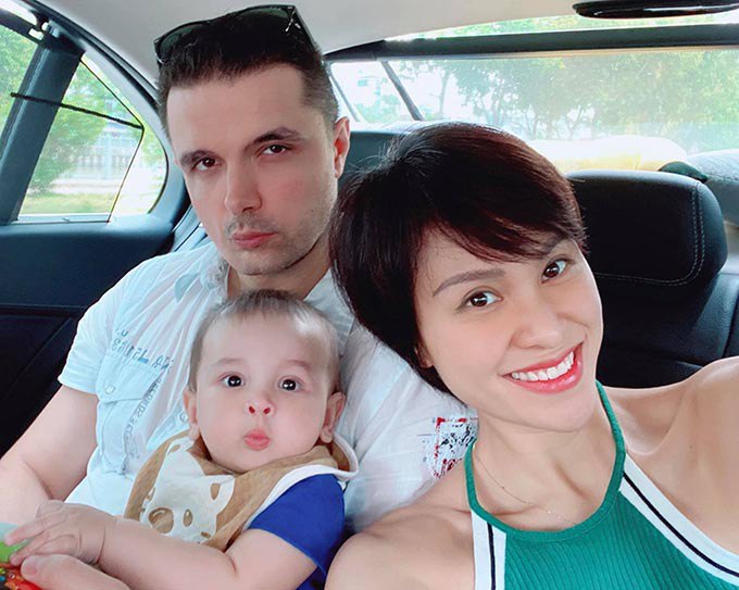 Nữ MC bốc lửa lấy chồng Tây giàu có, khoe con lai 9 tháng amp;#34;nghiệnamp;#34; rau luộc - 2