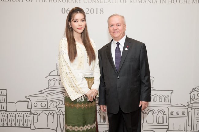 Biệt phủ nghìn m2, nhà dát vàng, du thuyền 100 tỷ: Lý Nhã Kỳ xứng danh amp;#34;kiều nữ triệu đôamp;#34; - 13