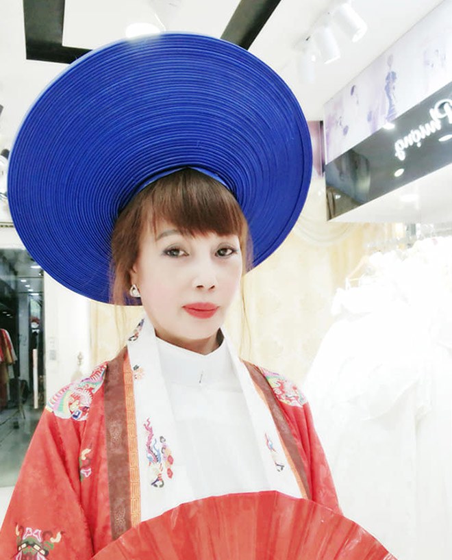 Cô dâu Thu Sao tung ảnh mặc váy cưới, nhan sắc như gái đôi mươi, CĐM tranh cãi gay gắt - 4