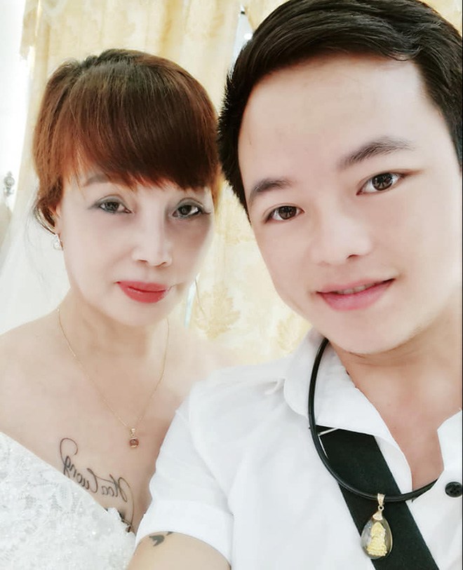 Cô dâu Thu Sao tung ảnh mặc váy cưới, nhan sắc như gái đôi mươi, CĐM tranh cãi gay gắt - 1