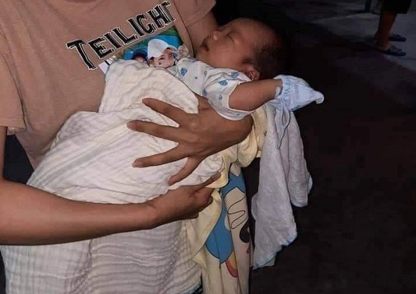 Sinh bé gái kháu khỉnh nặng 4kg, mẹ đang tâm vứt bỏ vì amp;#34;Hoàn cảnh khó khăn không nuôi đượcamp;#34; - 1
