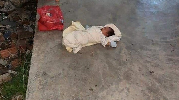 Sinh bé gái kháu khỉnh nặng 4kg, mẹ đang tâm vứt bỏ vì amp;#34;Hoàn cảnh khó khăn không nuôi đượcamp;#34; - 2