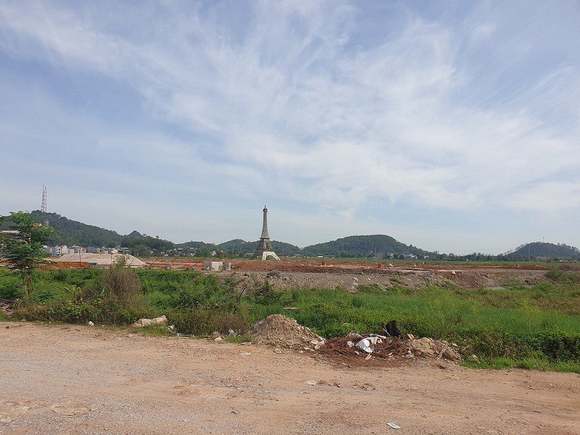 Xuất hiện tháp Eiffel ở Thanh Hóa, chưa xây xong dân mạng đã háo hức đi chụp ảnh - 1