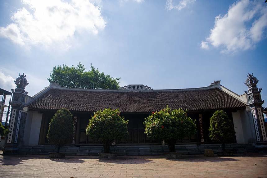 Đình làng Tức Mặc thờ thành hoàng làng Vương Thị Thục Côn công chúa.