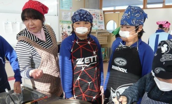 Bữa ăn trưa của trẻ em Nhật Bản được ca ngợi nhất thế giới, người trong cuộc lên tiếng - 3