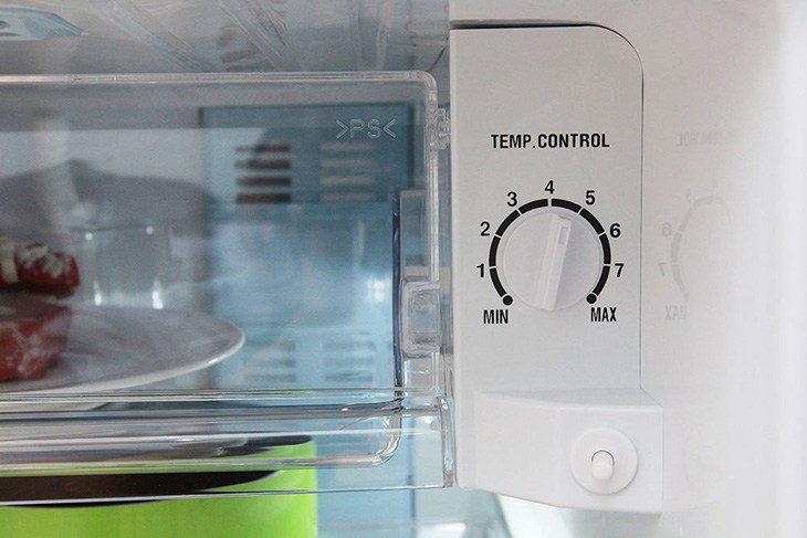 Tủ lạnh có 2 nút điều chỉnh nhiệt độ: Biết được lý do chị em tiết kiệm được khoản lớn - 1