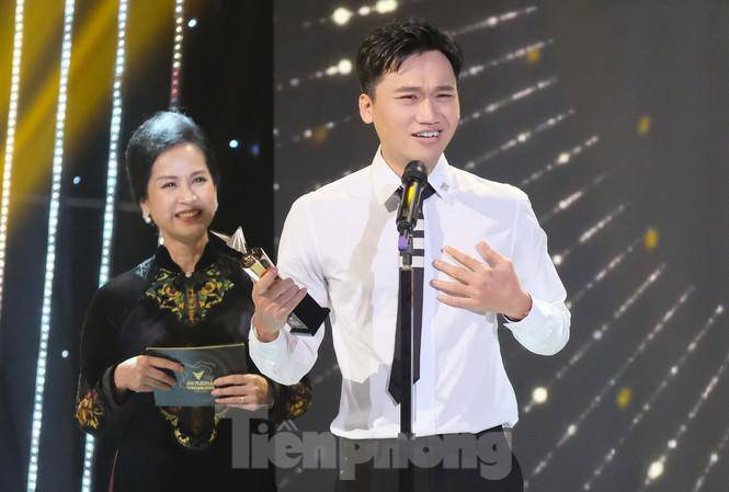 Vì đâu Xuân Nghị lần đầu đóng vai chính đã ẵm giải VTV Awards? - 1