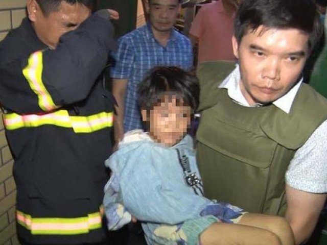 Bé 6 tuổi bị bố đẻ và người tình đánh đập: Hàng xóm nói lý do không dám động đến