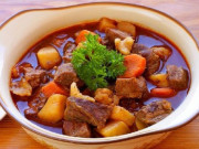 Bếp Eva - Khi hầm thịt bò nên chần qua hay cho vào nấu luôn? Nếu làm sai thịt không thơm ngon