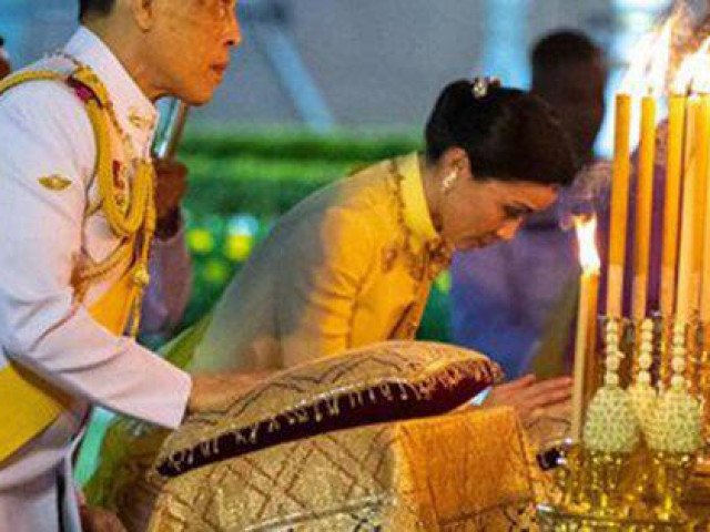 Vua và Hoàng hậu Thái Lan giờ đang ở đâu sau khi Hoàng quý phi được phục vị?