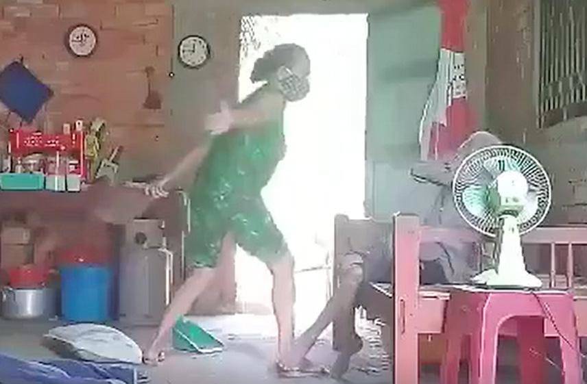Vụ con gái bạo hành mẹ già ở Long An: Cụ bà mất sau 2 ngày xuất viện vì bệnh - 2