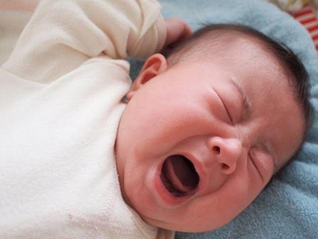 Trẻ sơ sinh khóc lúc nửa đêm hàng đêm: nguyên nhân và giải pháp - 1