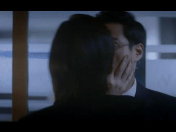 Tình Yêu Và Tham Vọng: Thất tình, say rượu lên giường với gái lạ, Sơn bị cưỡng hôn rách mồm