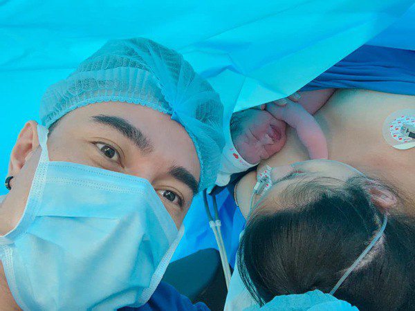 Chi gần 100 triệu đi sinh, “thánh livestream” tiền rải khắp nhà còn làm việc này cho vợ đẻ - 5