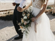 Tin tức - Cô dâu chú rể đang làm lễ, một người đàn ông xông vào tuyên bố gây sốc cho tất cả