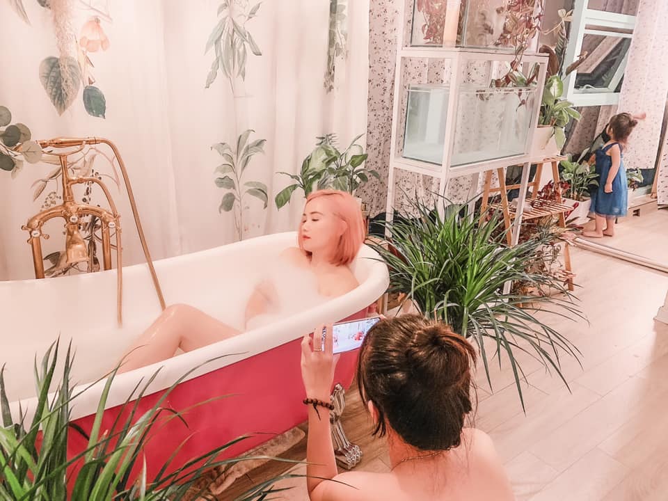 Phủ nhận dao kéo, cô Xuyến “4 đời chồng” tìm đủ cách trẻ hoá xứng đôi chồng trẻ - 3