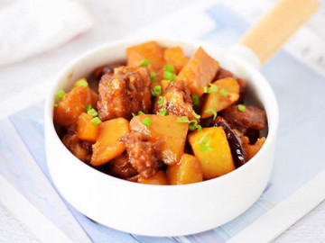 Cuối tuần làm nồi sườn kho khoai tây đậm đà, mềm ngon cả nhà ăn đều thích
