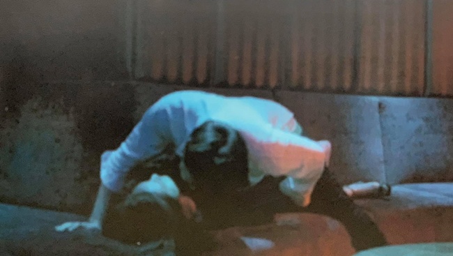 Tình Yêu Và Tham Vọng: Linh bị Phong chĩa súng vào đầu, quan trọng là thái độ của Minh - 3