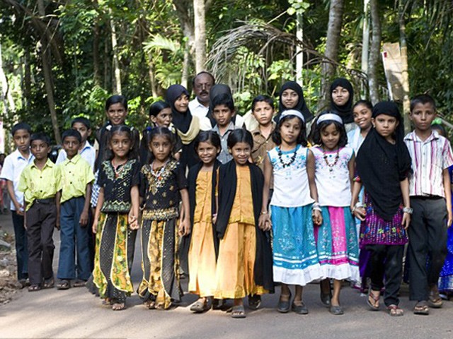 Bí ẩn ngôi làng sinh đôi, chỉ 2.000 dân nhưng có tới hơn 400 cặp sinh đôi giống hệt nhau