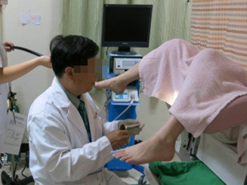 Con mới lọt lòng, vợ chồng vô tư "ân ái", 9 tháng sau nhận tin ngỡ ngàng