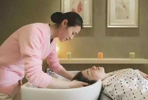 Mới đẻ 15 ngày không kiêng, chồng đưa vợ đi khám bác sĩ đùng đùng nổi giận - 4