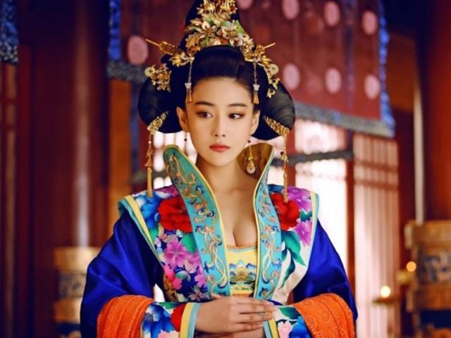 Cuộc đời vị hoàng hậu đẹp nghiêng nước nghiêng thành, bỏ hậu cung làm kỹ nữ