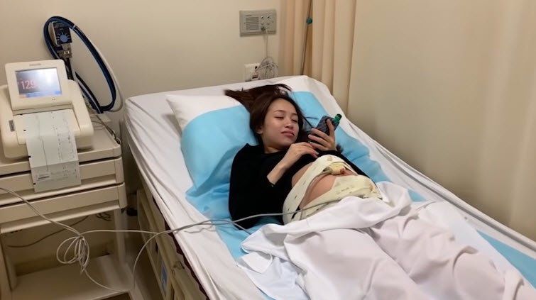 Con gái Minh Nhựa đi đẻ không muốn chồng nhìn chỗ kín, bác sĩ khâu cho amp;#34;như gái 18amp;#34; - 4