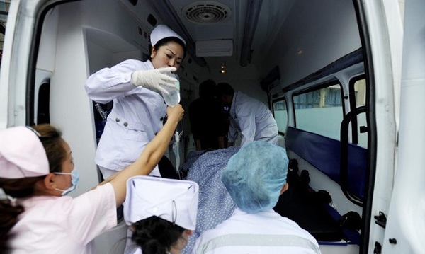 3 anh em ruột mất cùng năm nghi bị nguyền rủa, sự thật hé lộ khi em út nhập viện - 2