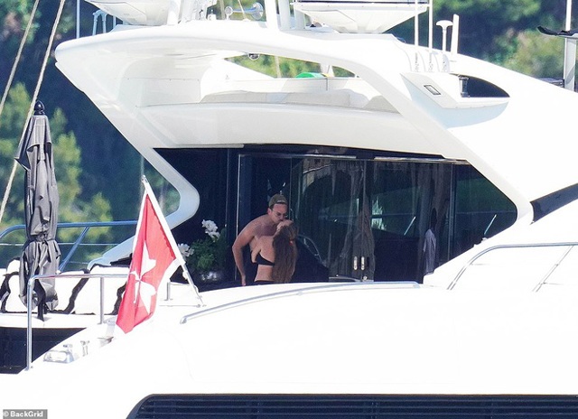 Ái nữ tỷ phú chấp nhận làm amp;#34;người thứ 3amp;#34;, khiến amp;#34;tội phạm đẹp trai nhất thế giớiamp;#34; bỏ vợ - 11