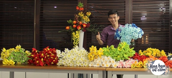 Chàng trai Bến Tre chi 25 nghìn đồng cắm hoa đầy màu sắc, biết chất liệu mới ngỡ ngàng - 21