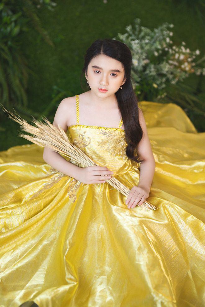 Bé gái nổi khắp Đà Lạt vì giống Hương Giang, 9 tuổi bắt xe đêm lên SG học người mẫu - 7