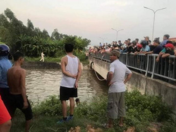 Đón cháu đi học về bị ngã xuống sông, 3 ông cháu tử vong thương tâm