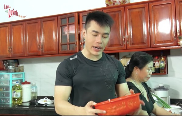 Chi gần 100 triệu đi sinh, “thánh livestream” tiền rải khắp nhà còn làm việc này cho vợ đẻ - 2