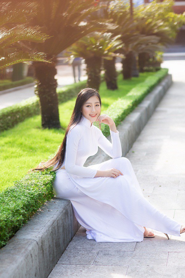 Thí sinh nhỏ tuổi nhất Hoa hậu Việt Nam khuynh đảo dân mạng khi diện áo dài trắng - 11