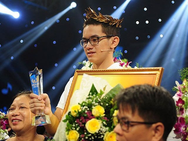 Chàng trai từng đăng quang Đường lên đỉnh Olympia 2018 bây giờ ra sao?