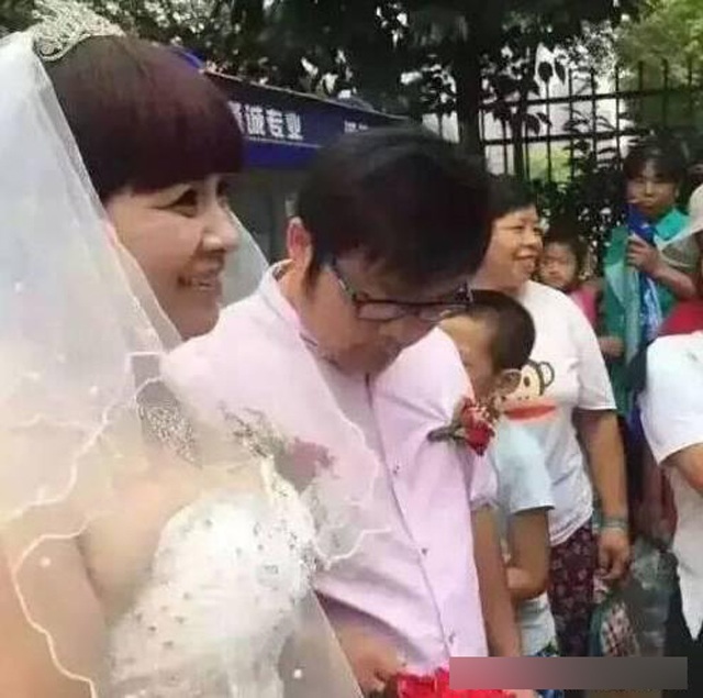 TQ: Chú rể 27 tuổi kết hôn với cô dâu 52 tuổi, biết danh tính cô dâu ai cũng choáng - 3