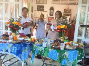 Bà bầu - HH Đặng Thu Thảo xuất hiện sau sinh 1 tháng, cùng chồng tổ chức đầy tháng cho 2 quý tử