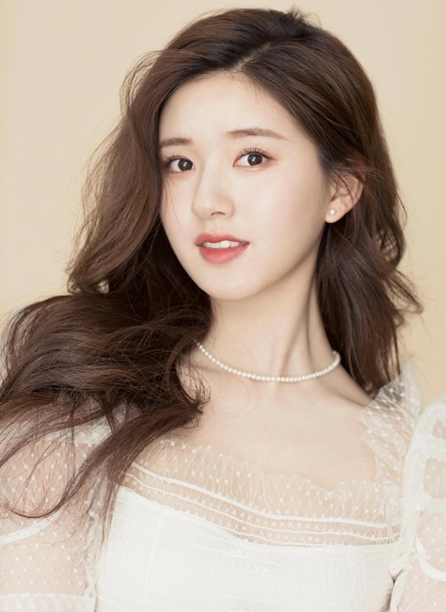 amp;#34;Thánh nữ xuyên khôngamp;#34; mới: Nổi tiếng nửa vời, bị ghét vì hay so kè với Triệu Lệ Dĩnh - 1