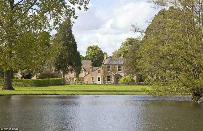 Choáng ngợp với biệt thự cổ điển trị giá 27 triệu bảng nơi gia đình David Beckham tự cách ly - 18