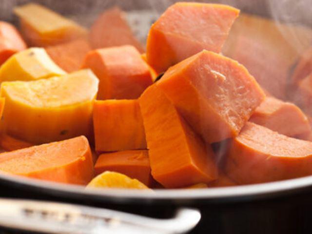 Cách nấu cháo thịt bò hạt sen tuy đơn giản mà thơm ngon bất ngờ - 5