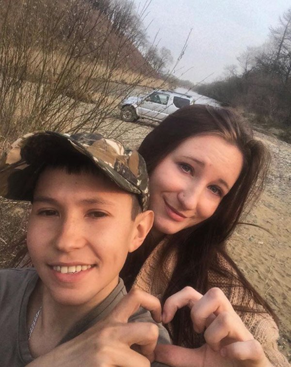 Dân mạng ngạc nhiên khi biết tuổi thực của amp;#34;cậu bé 14 tuổiamp;#34; đã có con 4 tuổi - 3