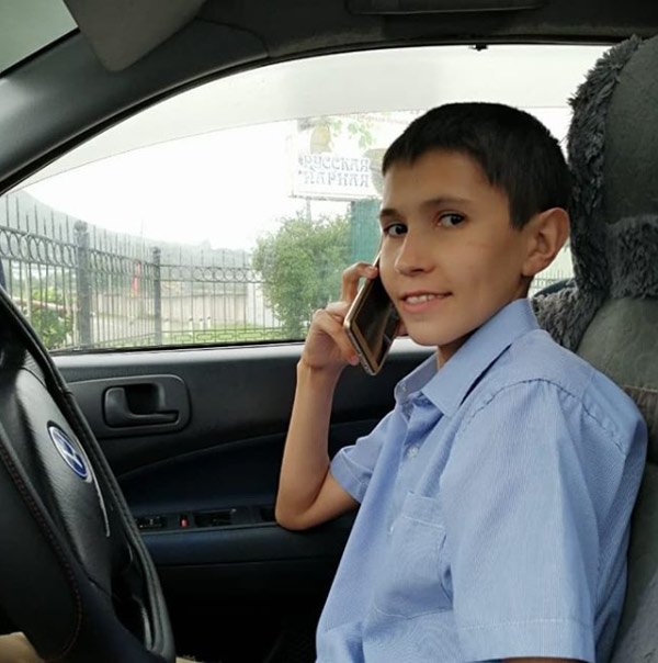 Dân mạng ngạc nhiên khi biết tuổi thực của amp;#34;cậu bé 14 tuổiamp;#34; đã có con 4 tuổi - 1