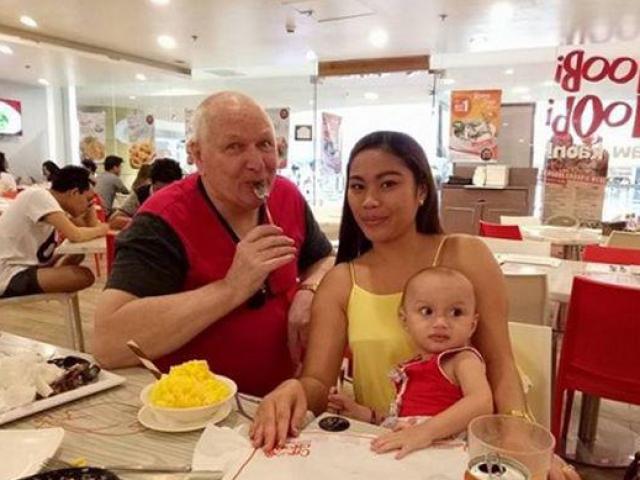 23 tuổi lấy cụ ông về hưu, 4 năm sau cô gái khóc mếu tiết lộ đời sống hôn nhân