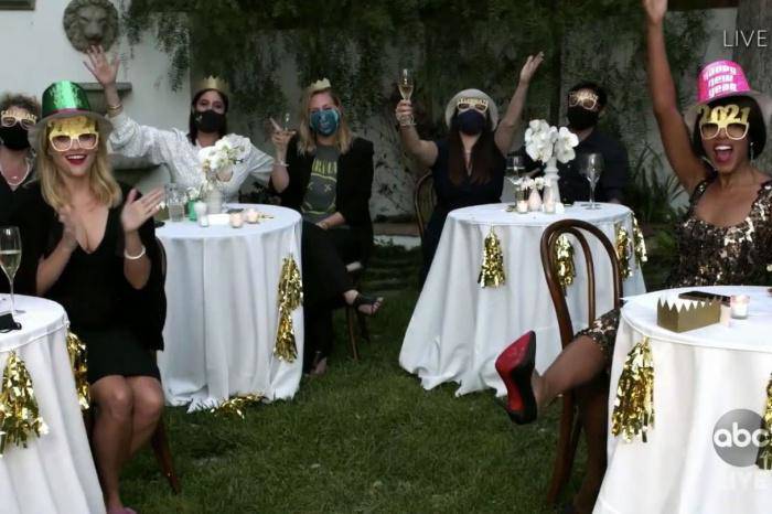 Dàn sao lộ diện trên thảm đỏ amp;#34;độc nhất vô nhịamp;#34; tại Lễ trao giải Emmy 2020 - 11