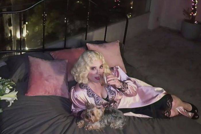 Dàn sao lộ diện trên thảm đỏ amp;#34;độc nhất vô nhịamp;#34; tại Lễ trao giải Emmy 2020 - 10