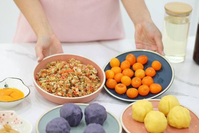 HH Ngọc Hân tự tay làm bánh Trung Thu tặng người thân, được bà ngoại và mẹ ruột khen - 4